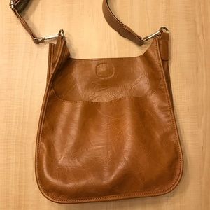 Vegan leather Messenger Bag (Camel)